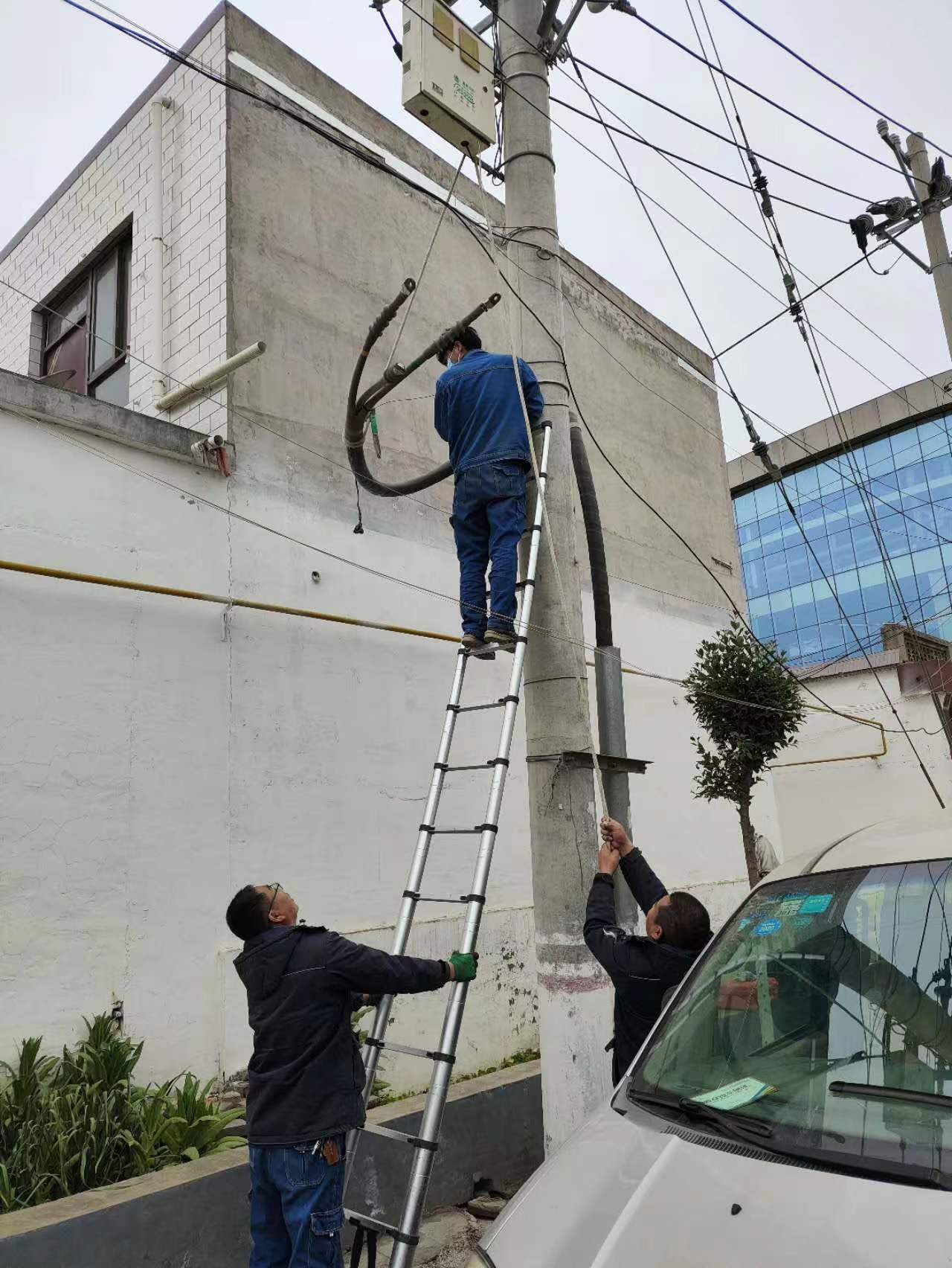 <a href='http://www.fsaowin.com/Ppzq/ersted.html'>電纜故障定位儀</a>